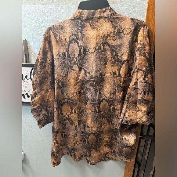 Allen B by Allen Schwartz Brown Snakeskin Button Down Blouse Size Large - Picture 3 of 10